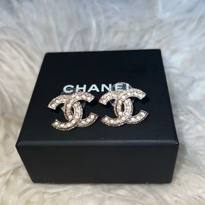 Chanel 21 V Gold CC Stud Earrings